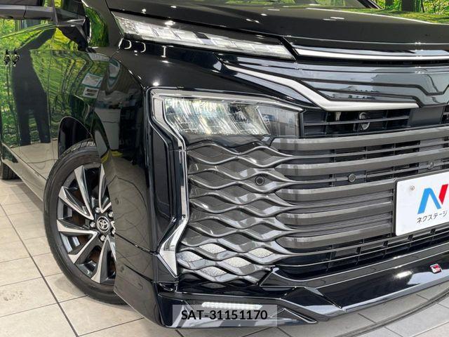 Toyota VOXY HYBRID 2023-08 6817980-12