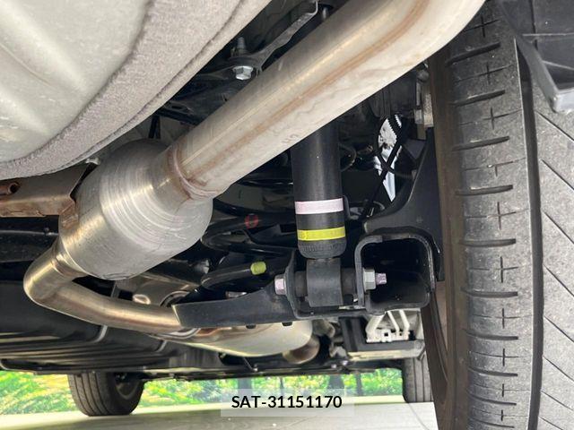 Toyota VOXY HYBRID 2023-08 6817980-19