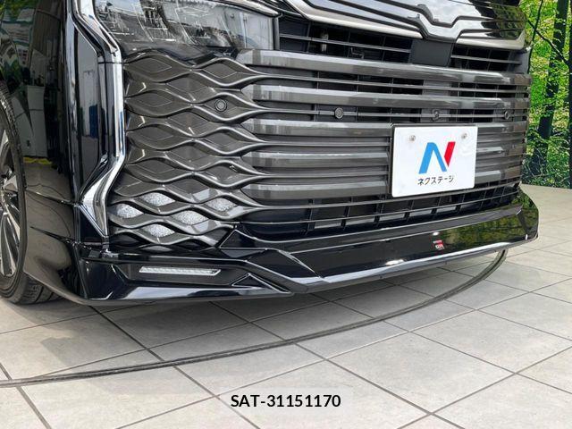 Toyota VOXY HYBRID 2023-08 6817980-2
