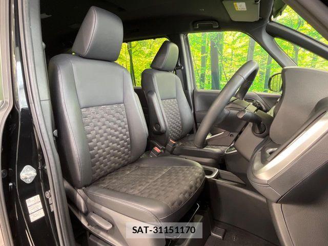 Toyota VOXY HYBRID 2023-08 6817980-7
