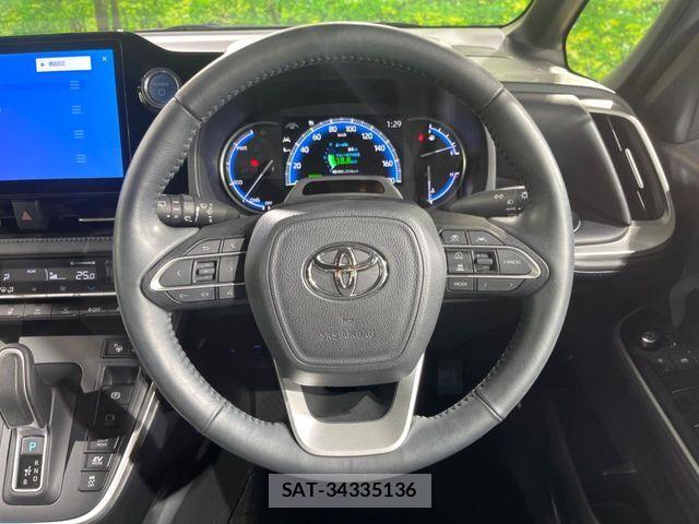 Toyota VOXY HYBRID 2023-09 6817979-10
