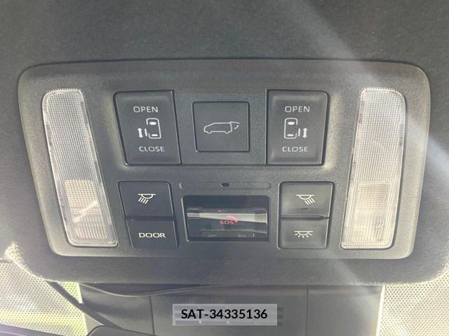 Toyota VOXY HYBRID 2023-09 6817979-6