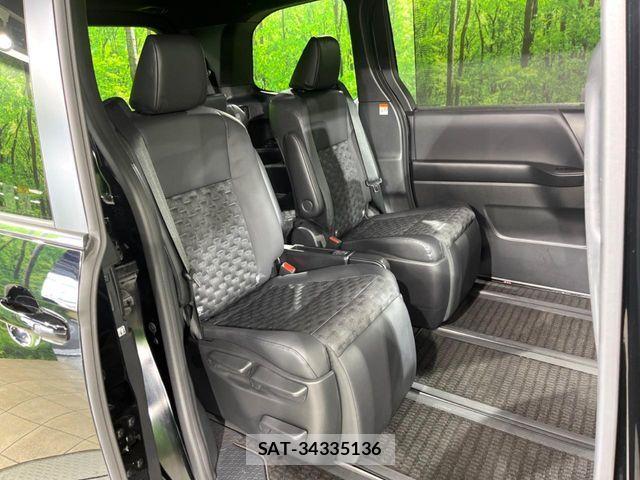 Toyota VOXY HYBRID 2023-09 6817979-8