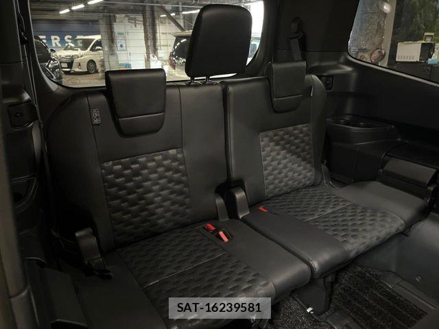 Toyota VOXY HYBRID 2023-09 6817972-9