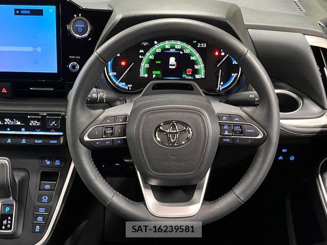 Toyota VOXY HYBRID 2023-09 6817972-10