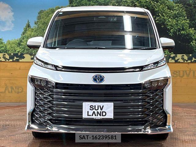 Toyota VOXY HYBRID 2023-09 6817972-13