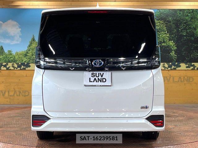 Toyota VOXY HYBRID 2023-09 6817972-14