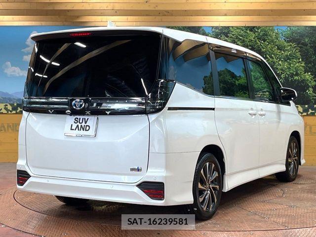 Toyota VOXY HYBRID 2023-09 6817972-16