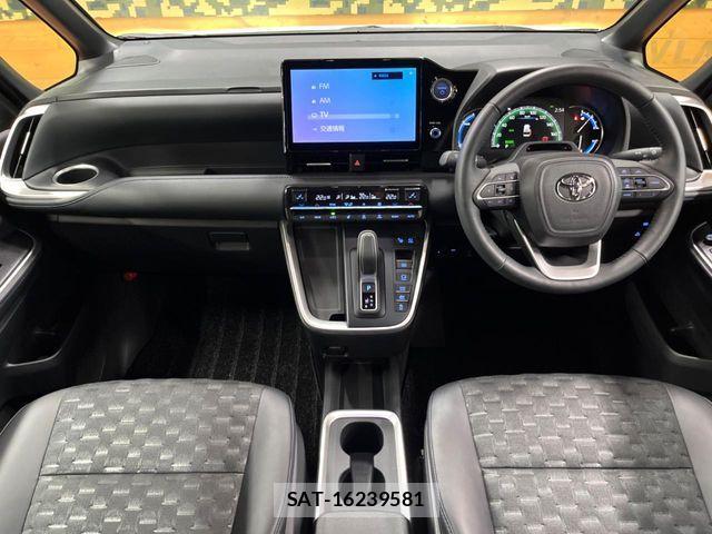 Toyota VOXY HYBRID 2023-09 6817972-1