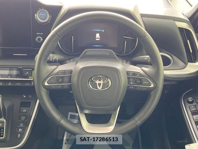 Toyota VOXY HYBRID 2023-05 6817981-11