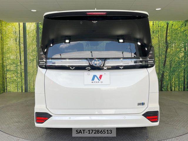 Toyota VOXY HYBRID 2023-05 6817981-15