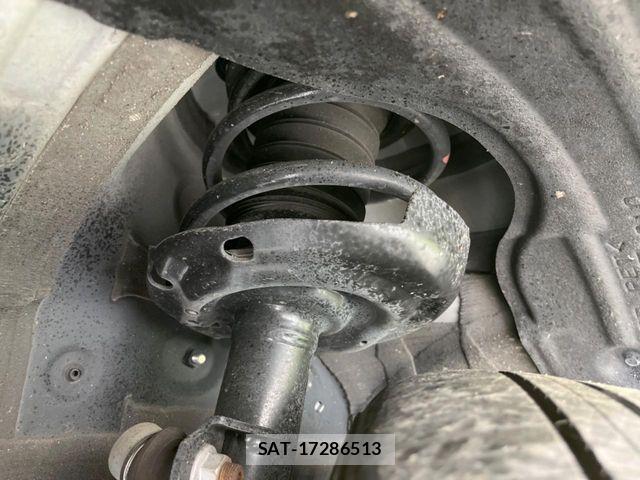 Toyota VOXY HYBRID 2023-05 6817981-19