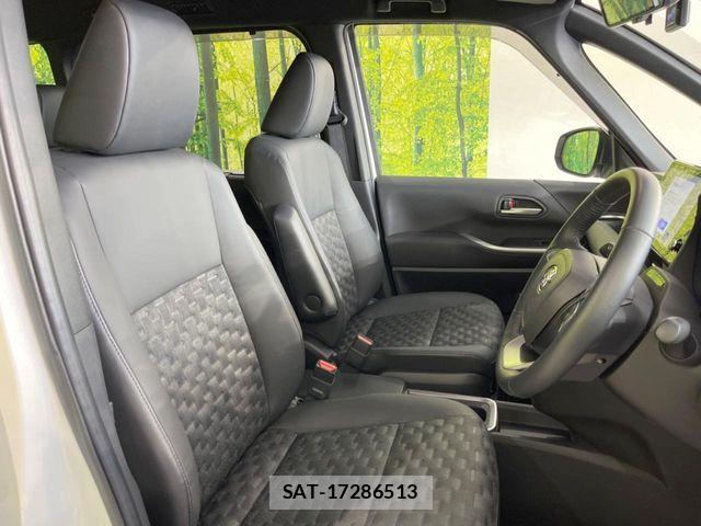 Toyota VOXY HYBRID 2023-05 6817981-7