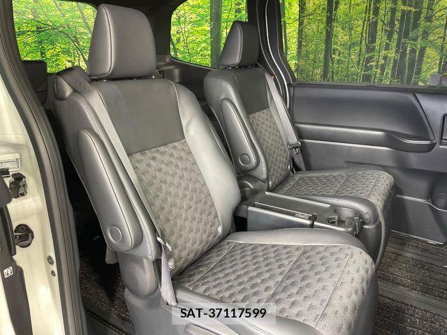 Toyota VOXY HYBRID 2025-05 6817967-8