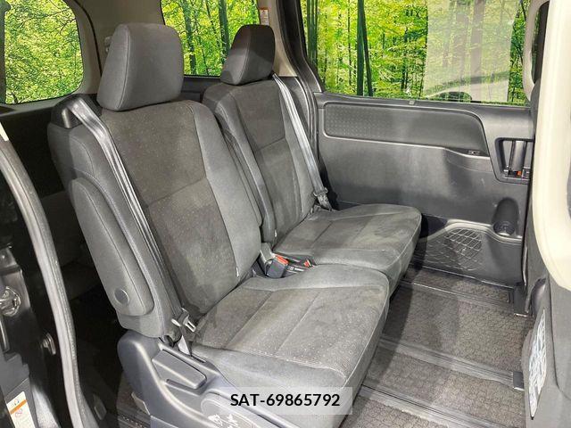 Toyota VOXY HYBRID 2015-09 6818003-9
