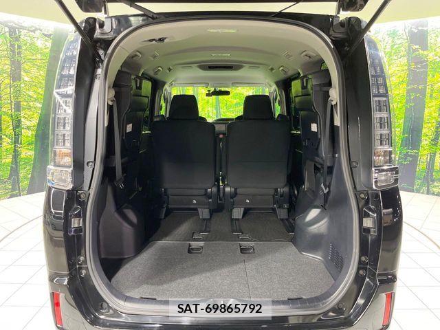 Toyota VOXY HYBRID 2015-09 6818003-11