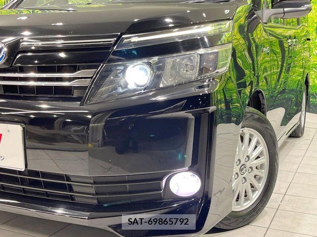 Toyota VOXY HYBRID 2015-09 6818003-12