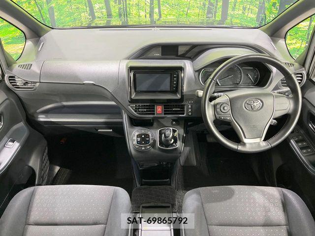Toyota VOXY HYBRID 2015-09 6818003-1