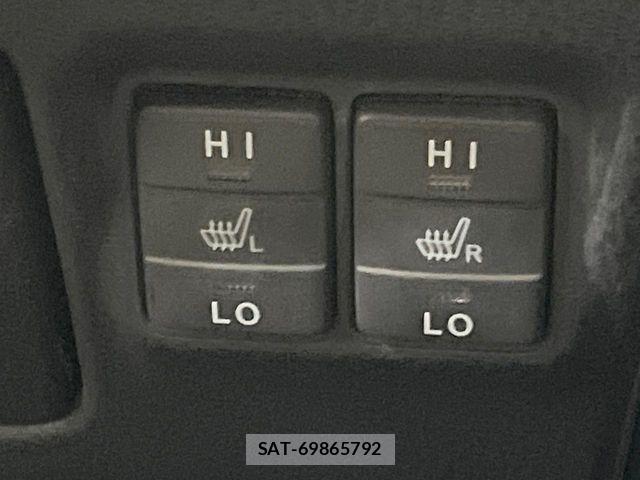 Toyota VOXY HYBRID 2015-09 6818003-5