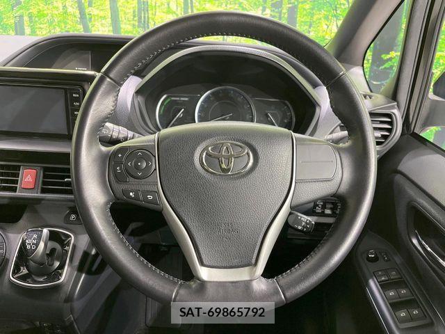 Toyota VOXY HYBRID 2015-09 6818003-7