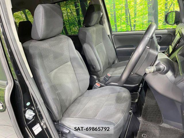 Toyota VOXY HYBRID 2015-09 6818003-8
