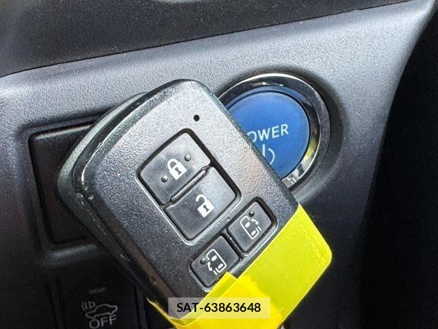 Toyota VOXY HYBRID 2015-03 6818002-17