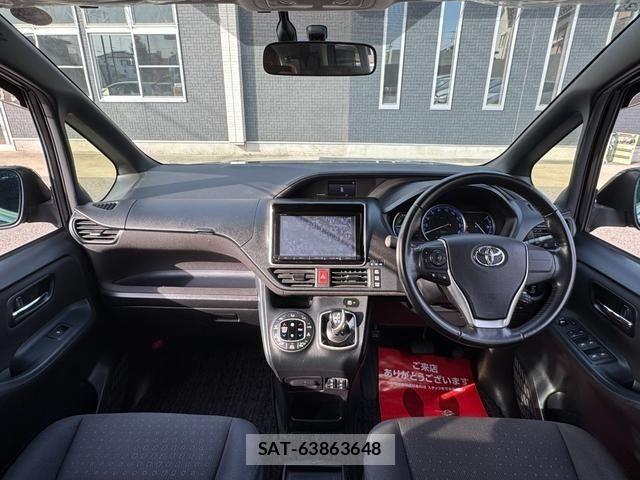 Toyota VOXY HYBRID 2015-03 6818002-1