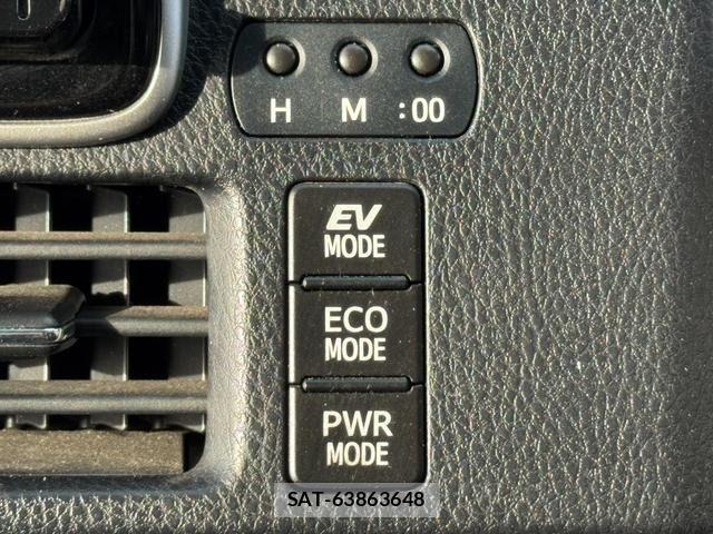 Toyota VOXY HYBRID 2015-03 6818002-22
