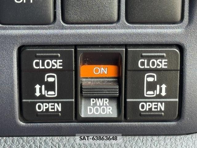 Toyota VOXY HYBRID 2015-03 6818002-23