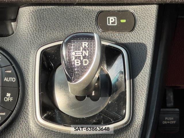 Toyota VOXY HYBRID 2015-03 6818002-26