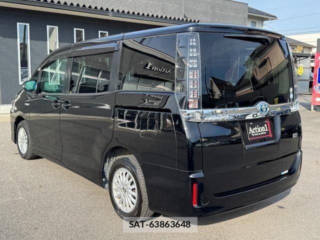Toyota VOXY HYBRID 2015-03 6818002-3