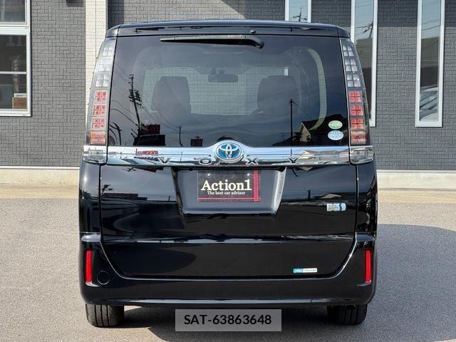 Toyota VOXY HYBRID 2015-03 6818002-4