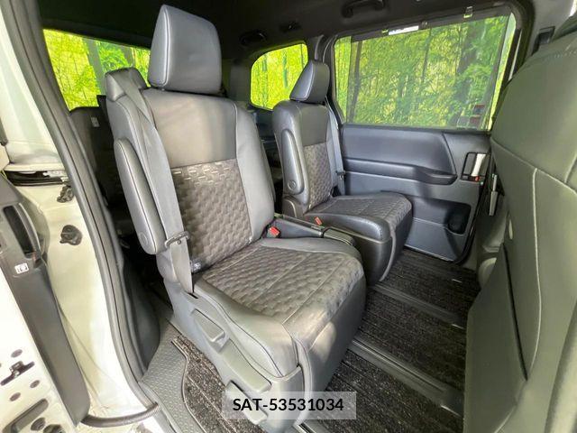 Toyota VOXY HYBRID 2024-05 6817990-9