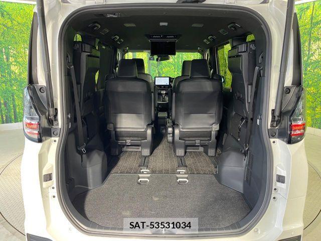 Toyota VOXY HYBRID 2024-05 6817990-11