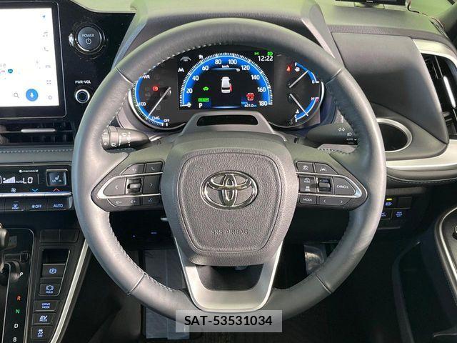 Toyota VOXY HYBRID 2024-05 6817990-12