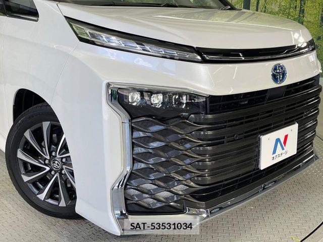 Toyota VOXY HYBRID 2024-05 6817990-13