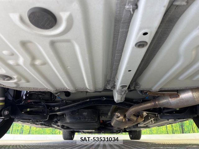 Toyota VOXY HYBRID 2024-05 6817990-19