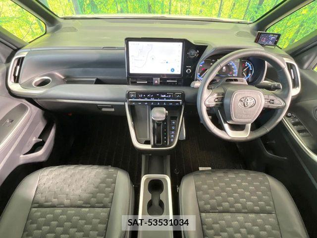 Toyota VOXY HYBRID 2024-05 6817990-2