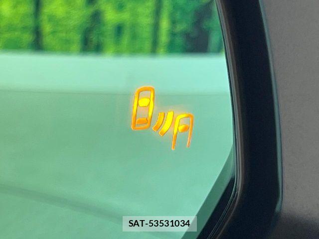 Toyota VOXY HYBRID 2024-05 6817990-5
