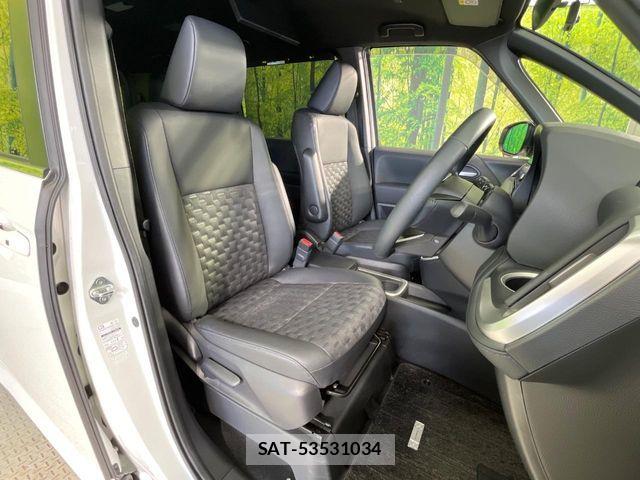 Toyota VOXY HYBRID 2024-05 6817990-8