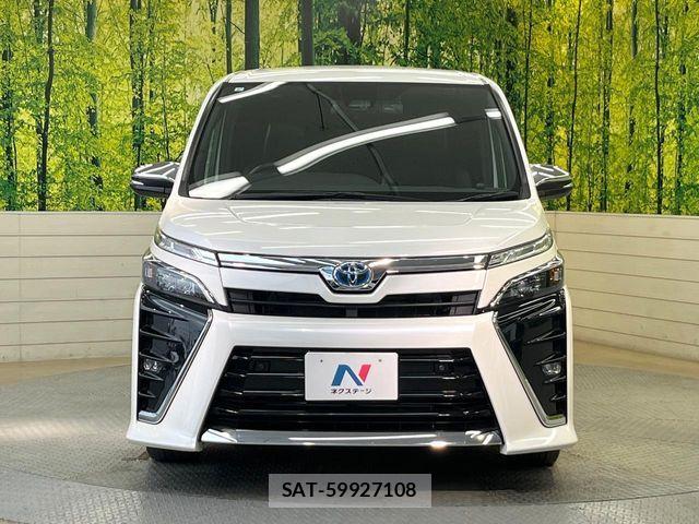 Toyota VOXY HYBRID 2021-06 6817999-14