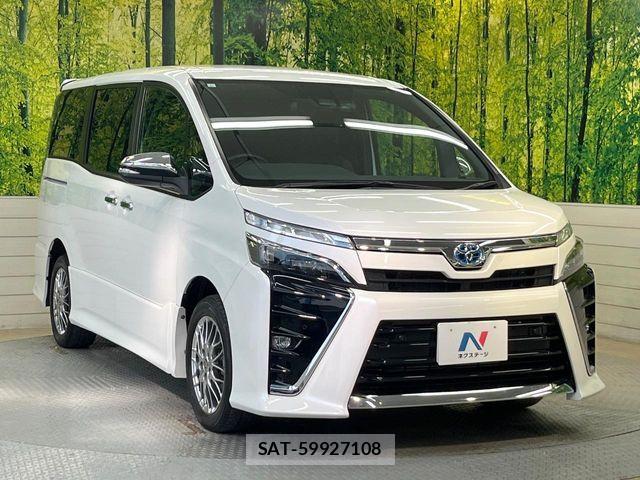 Toyota VOXY HYBRID 2021-06 6817999-16