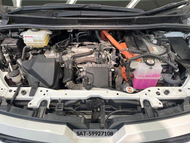 Toyota VOXY HYBRID 2021-06 6817999-17