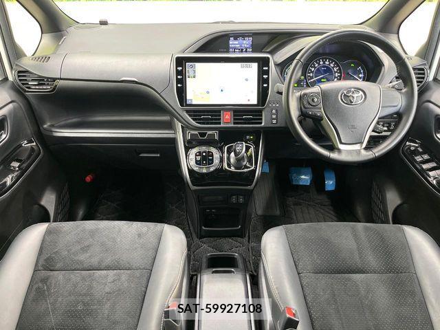 Toyota VOXY HYBRID 2021-06 6817999-1