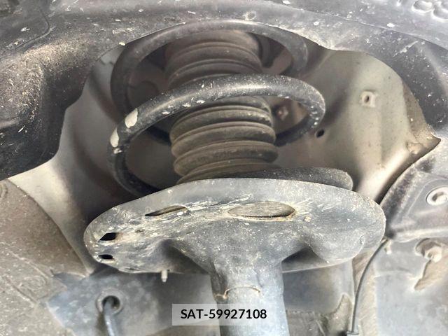 Toyota VOXY HYBRID 2021-06 6817999-19