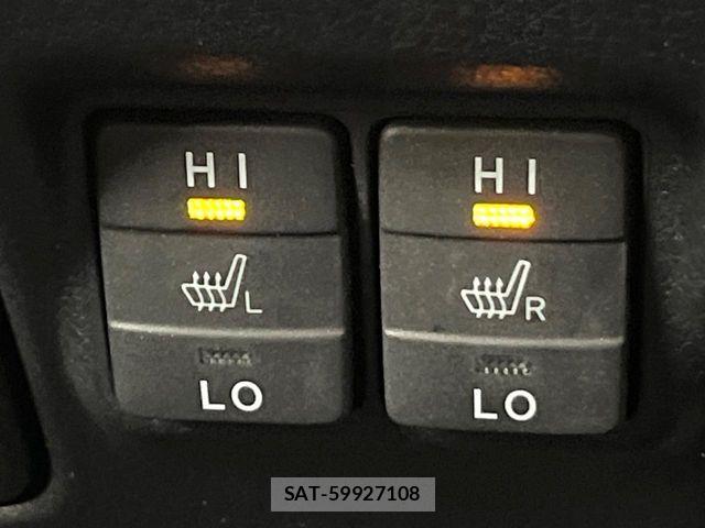 Toyota VOXY HYBRID 2021-06 6817999-6