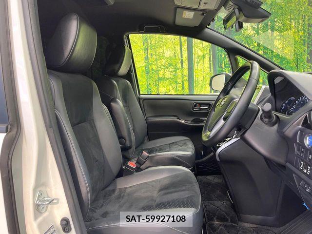 Toyota VOXY HYBRID 2021-06 6817999-7