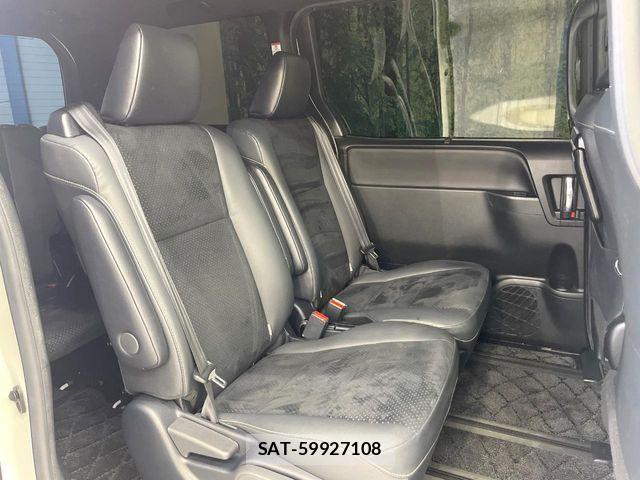 Toyota VOXY HYBRID 2021-06 6817999-8