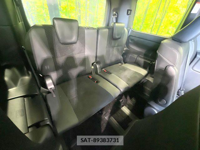 Toyota VOXY HYBRID 2021-09 6818000-9
