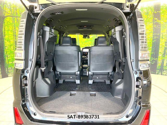Toyota VOXY HYBRID 2021-09 6818000-11